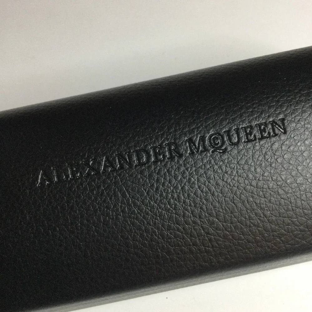 ALEXANDER MCQUEEN BLACK SUNGLASSES CASE NEW